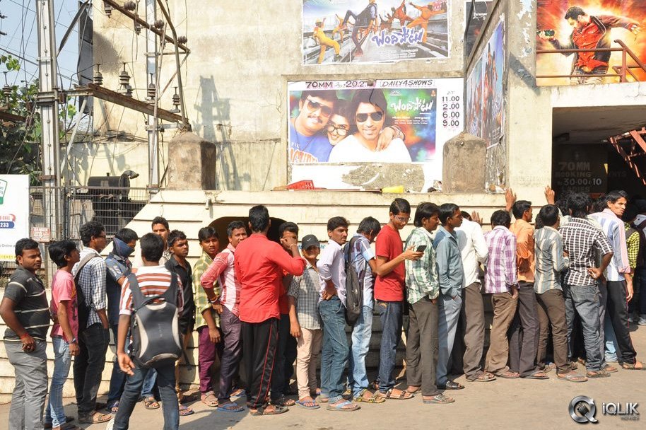 Bandipotu-Movie-Hungama-at-Sandhya-Theatre